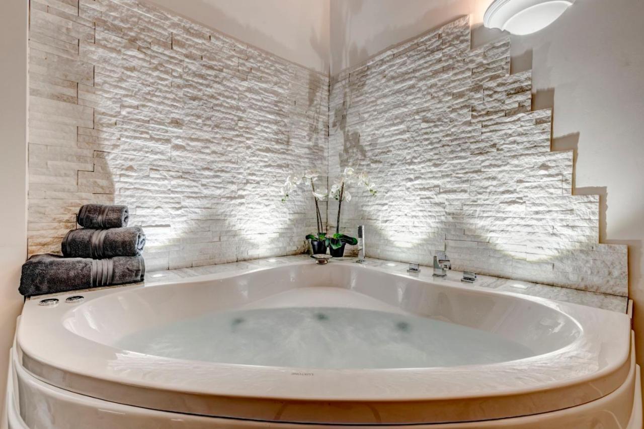 Trevi Luxury Jacuzzi Lejlighed